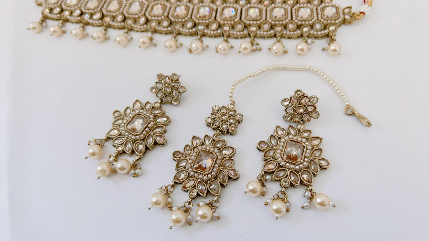 Antara Necklace Set