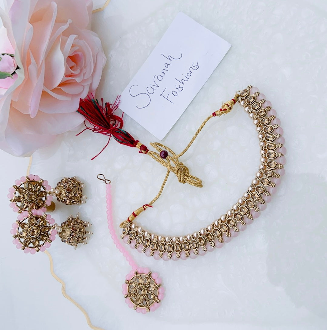 Arika Necklace Set