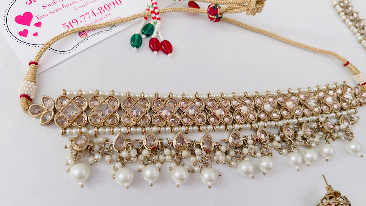 Roshna Necklace Set