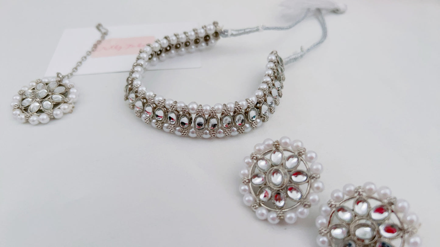Gurj Necklace Set