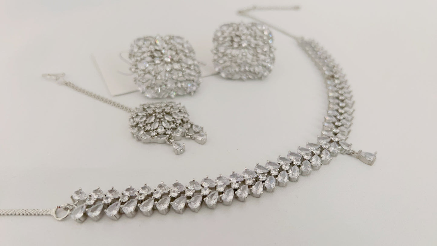 Jiah Necklace Set