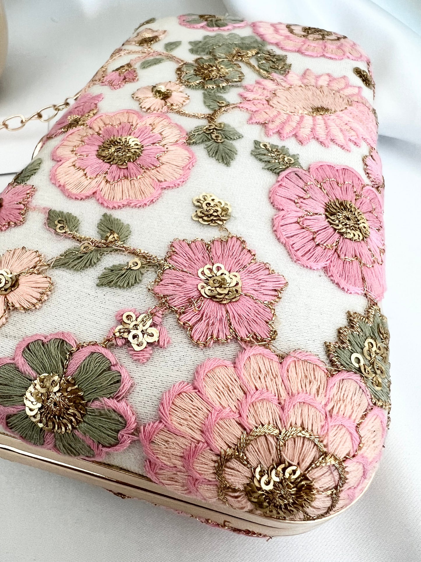 Neeru Clutch