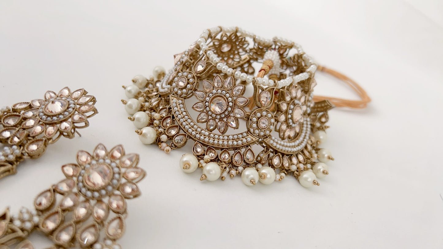 Neoma Necklace Set