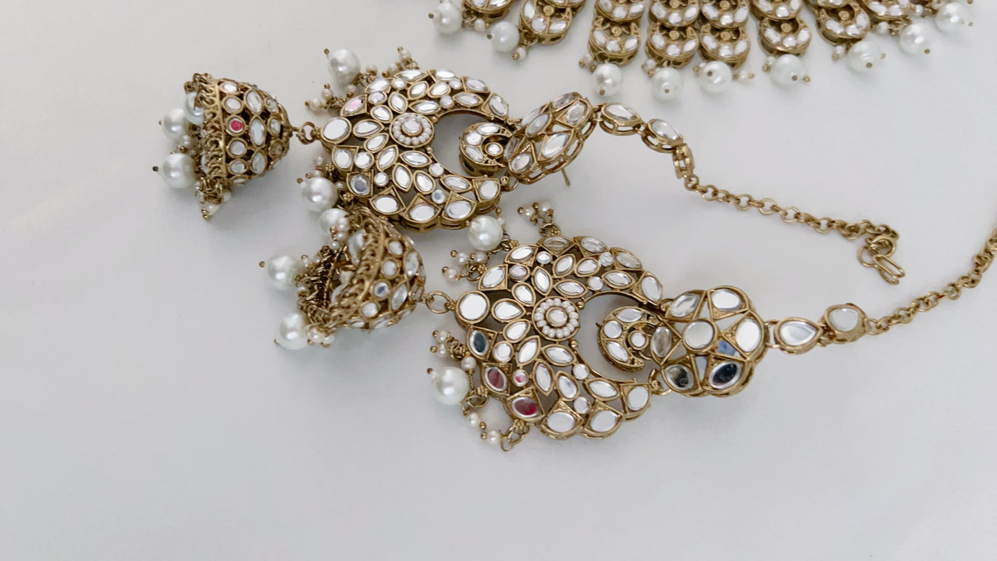 Ashi Necklace Set