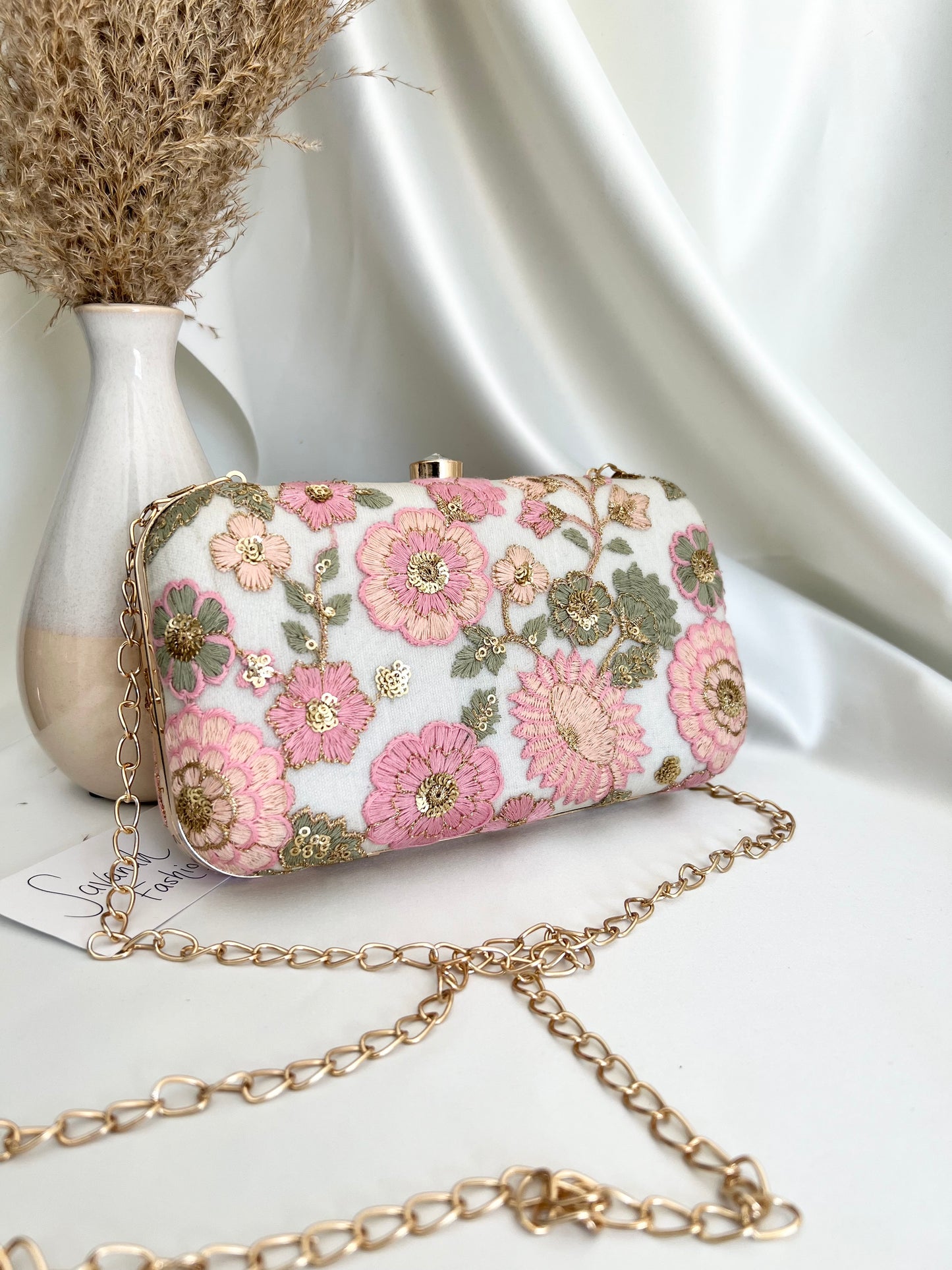 Neeru Clutch