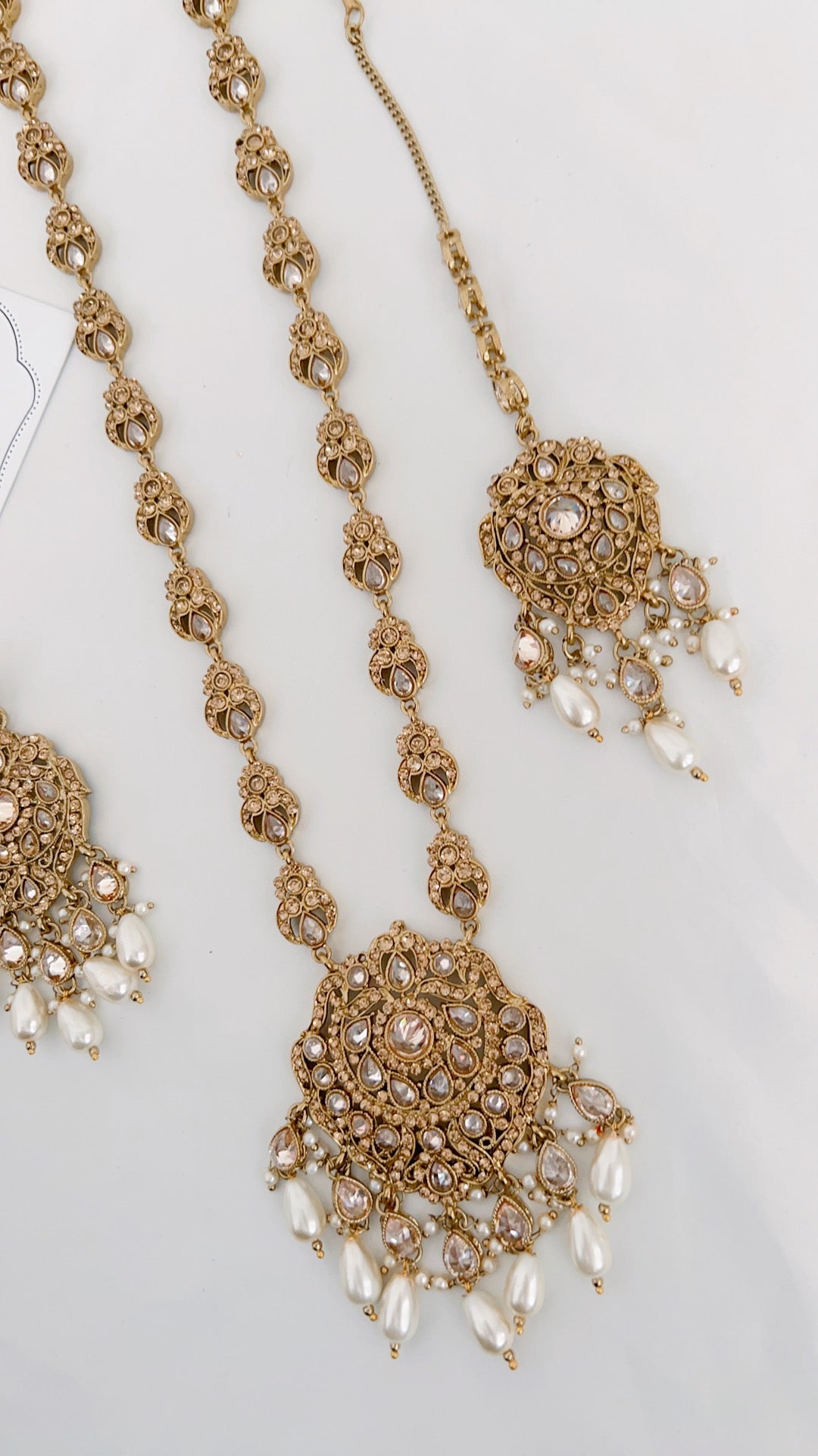 Vanalika Necklace Set