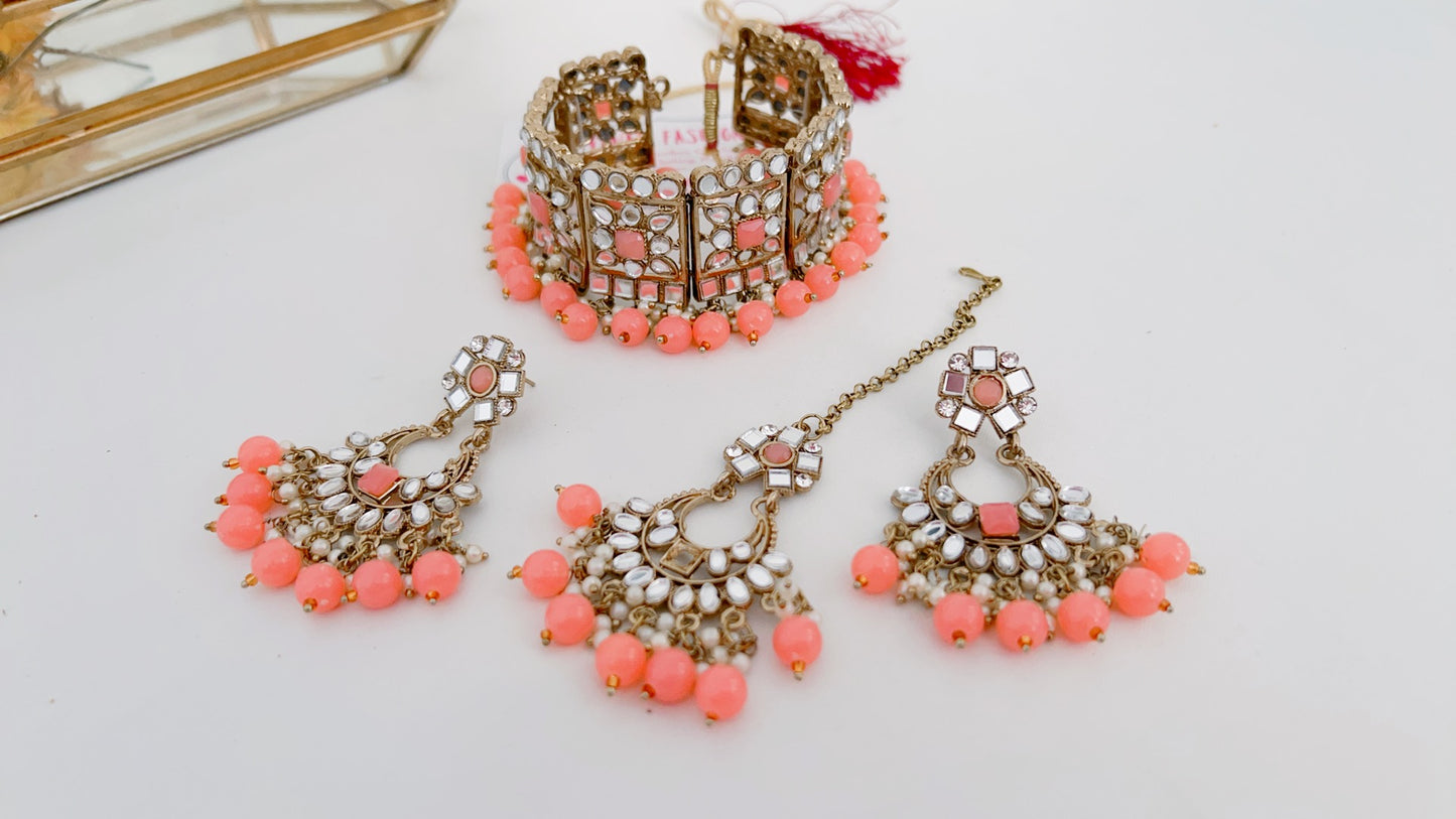 Jeysh Necklace Set