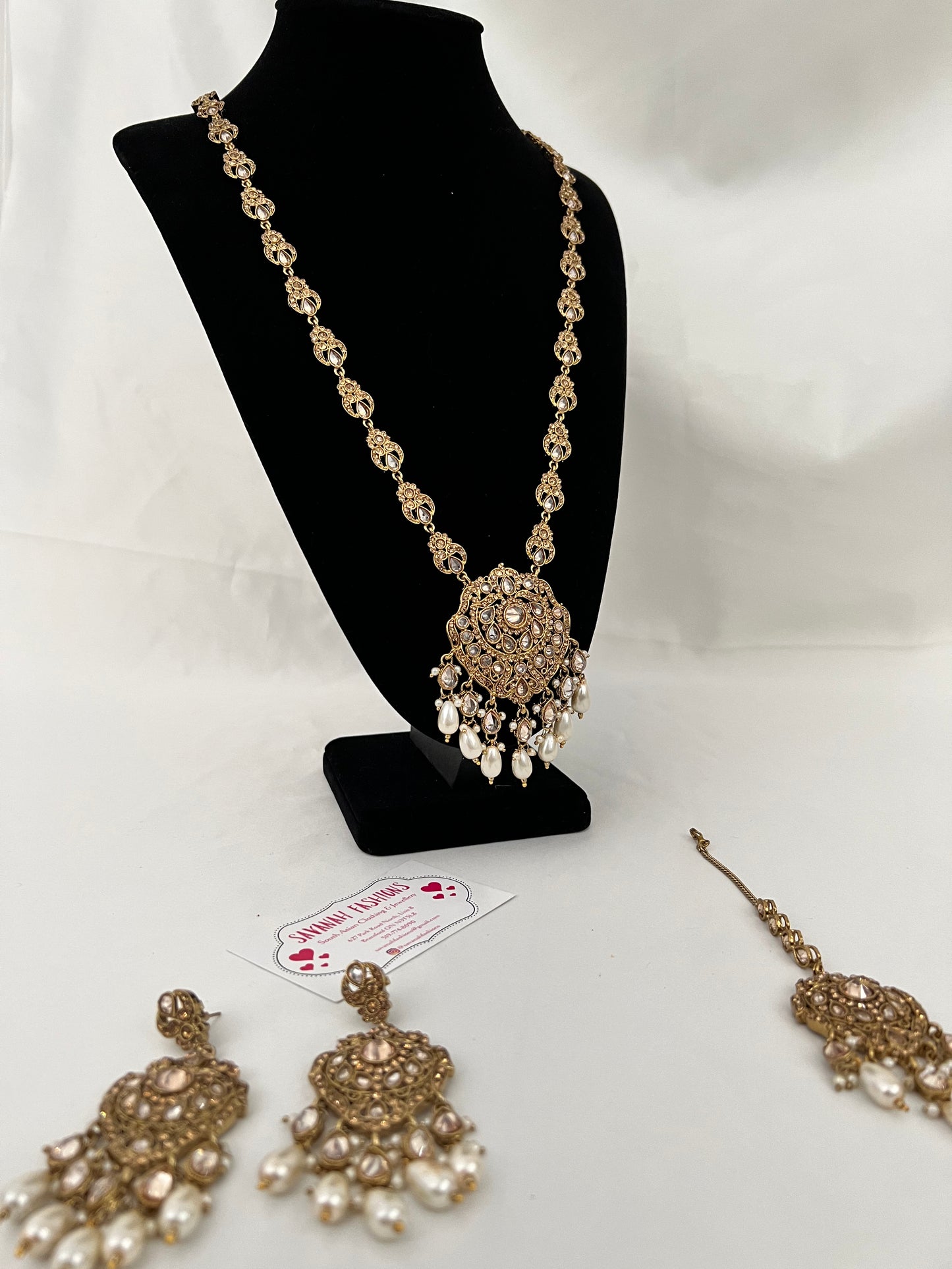 Vanalika Necklace Set