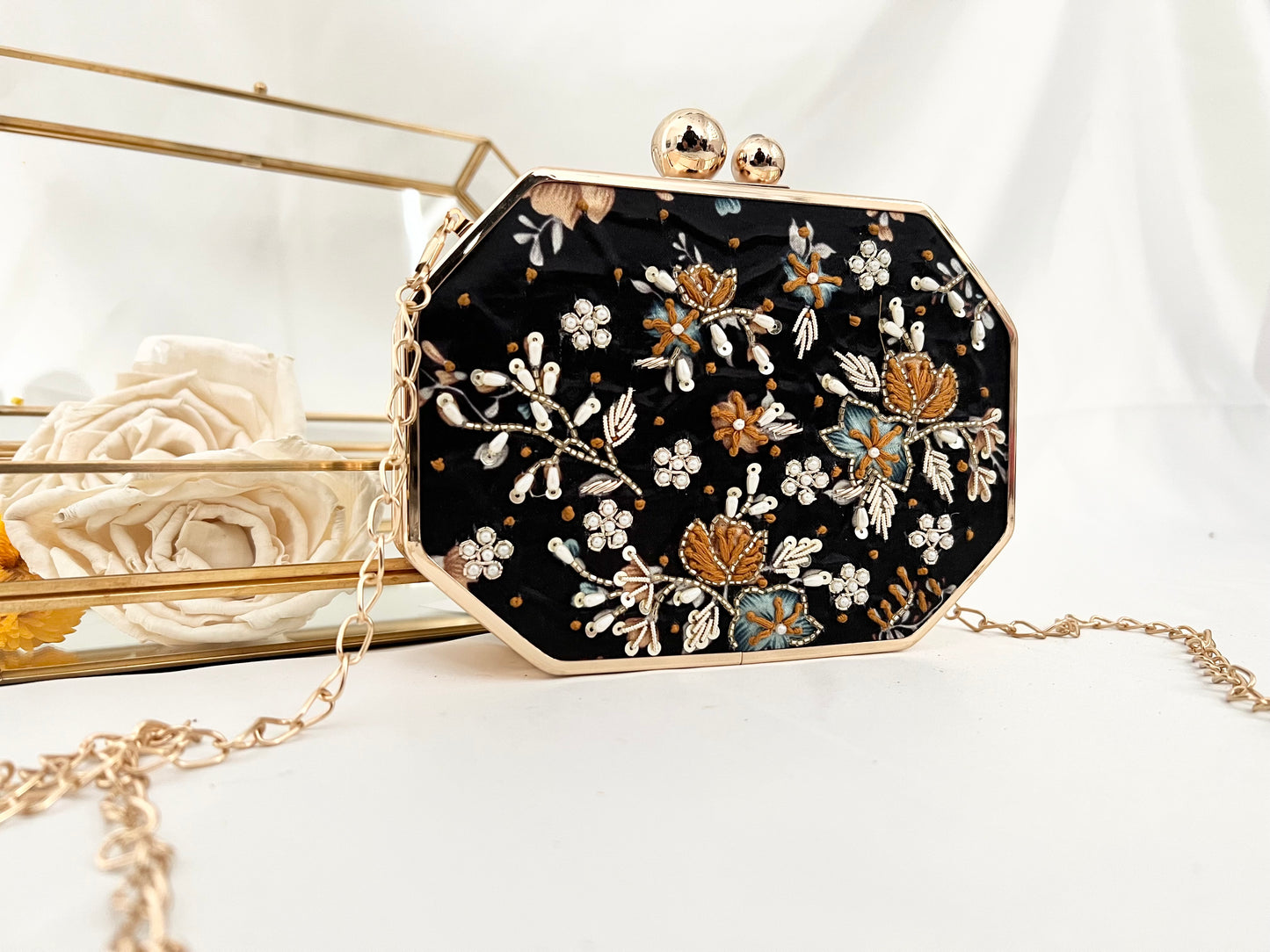 Athara Clutch