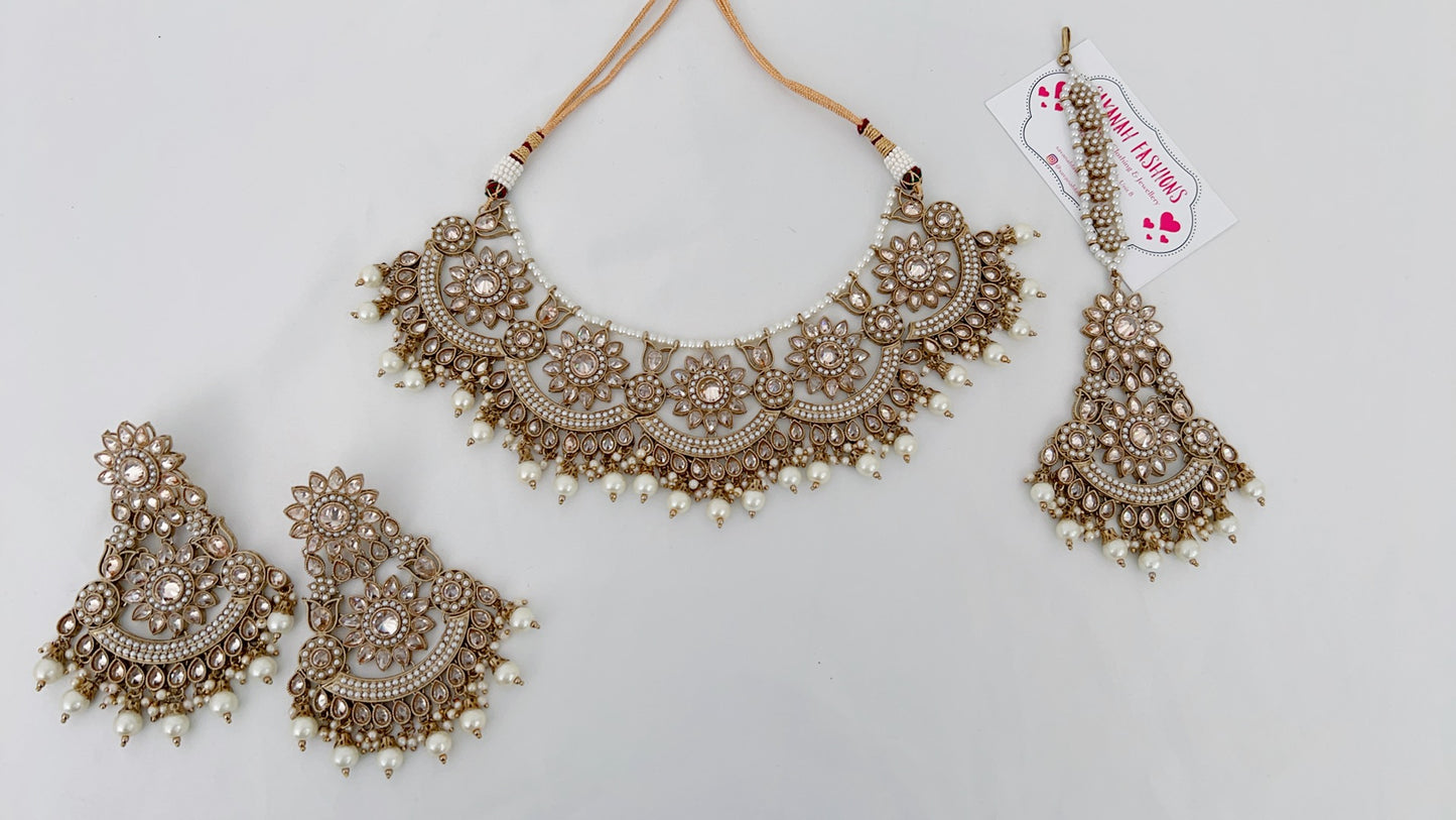 Neoma Necklace Set