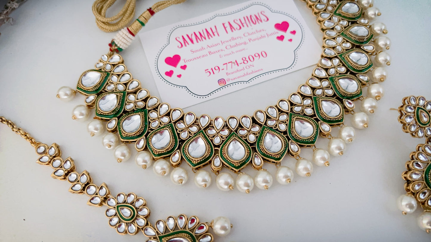 Hayah Necklace Set