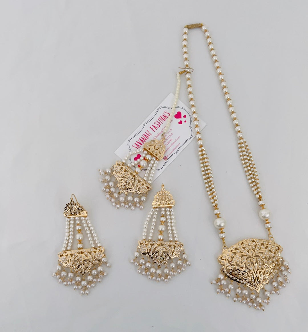 Reina Necklace Set
