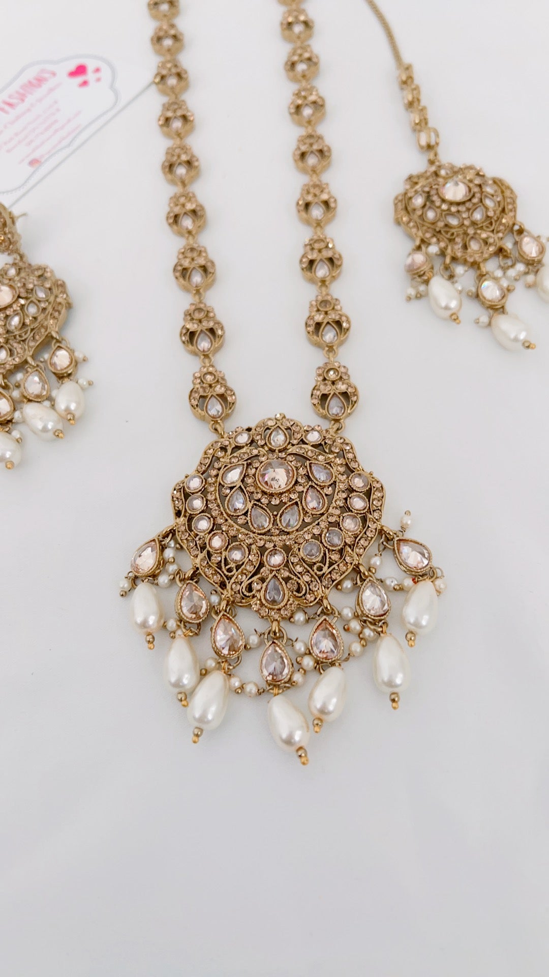 Vanalika Necklace Set