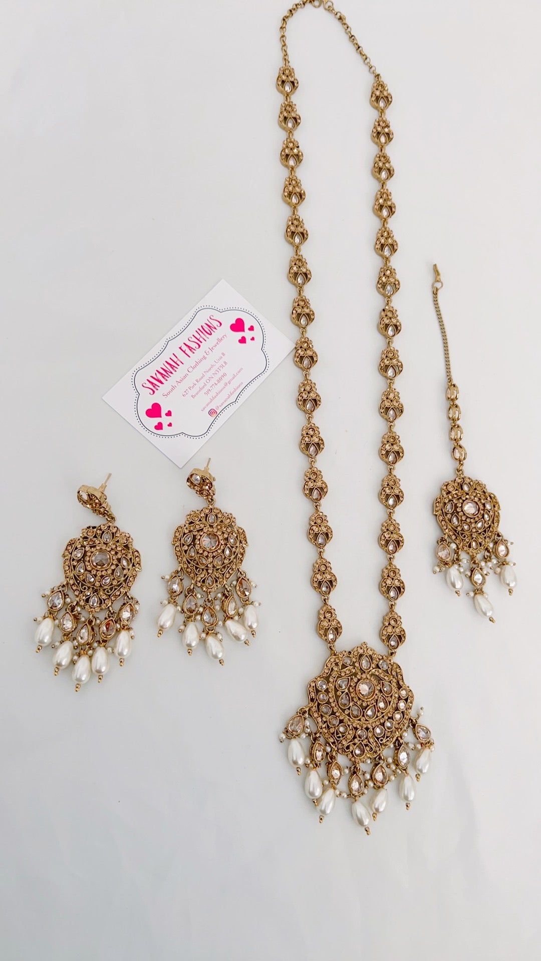 Vanalika Necklace Set