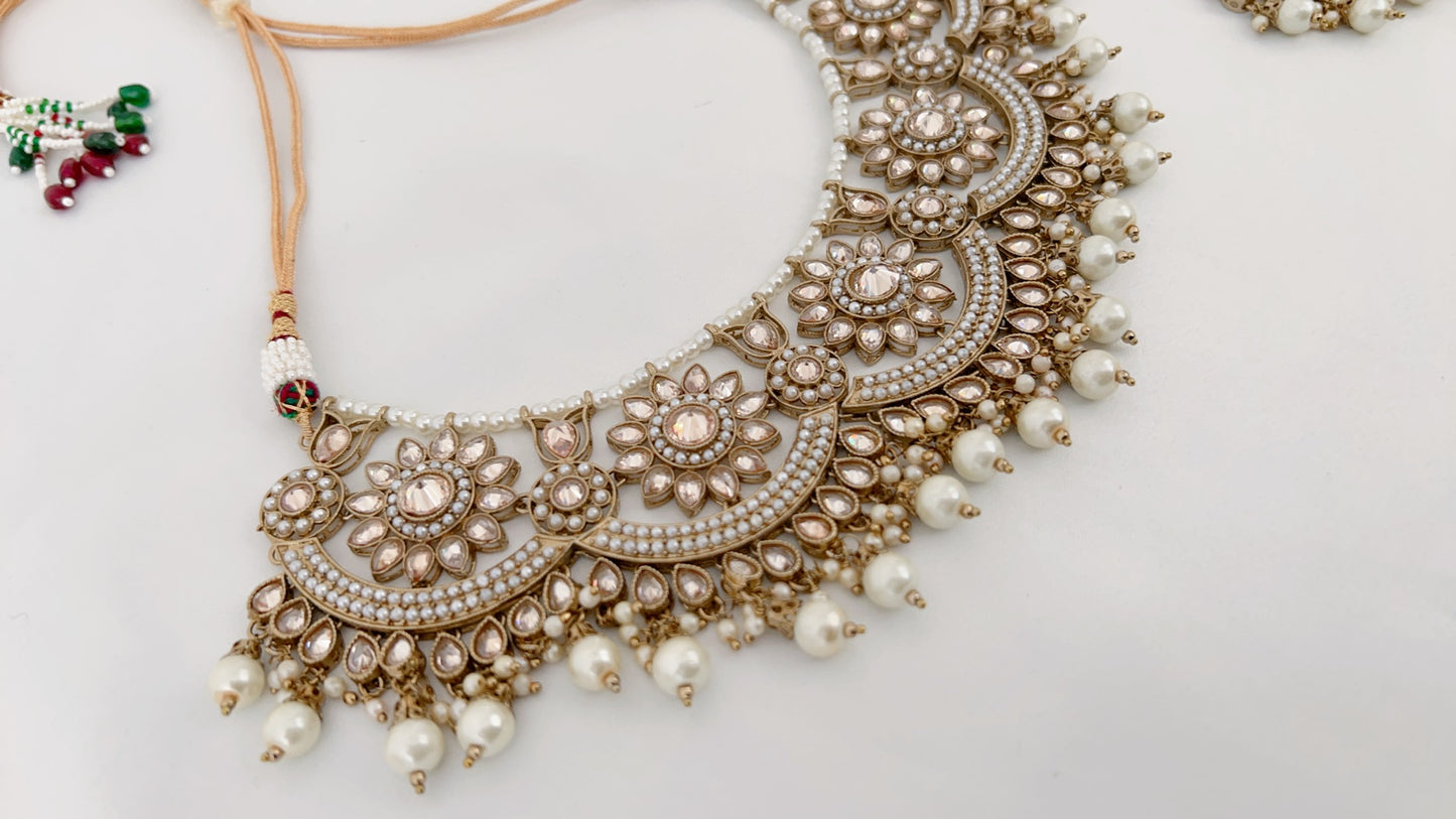 Neoma Necklace Set