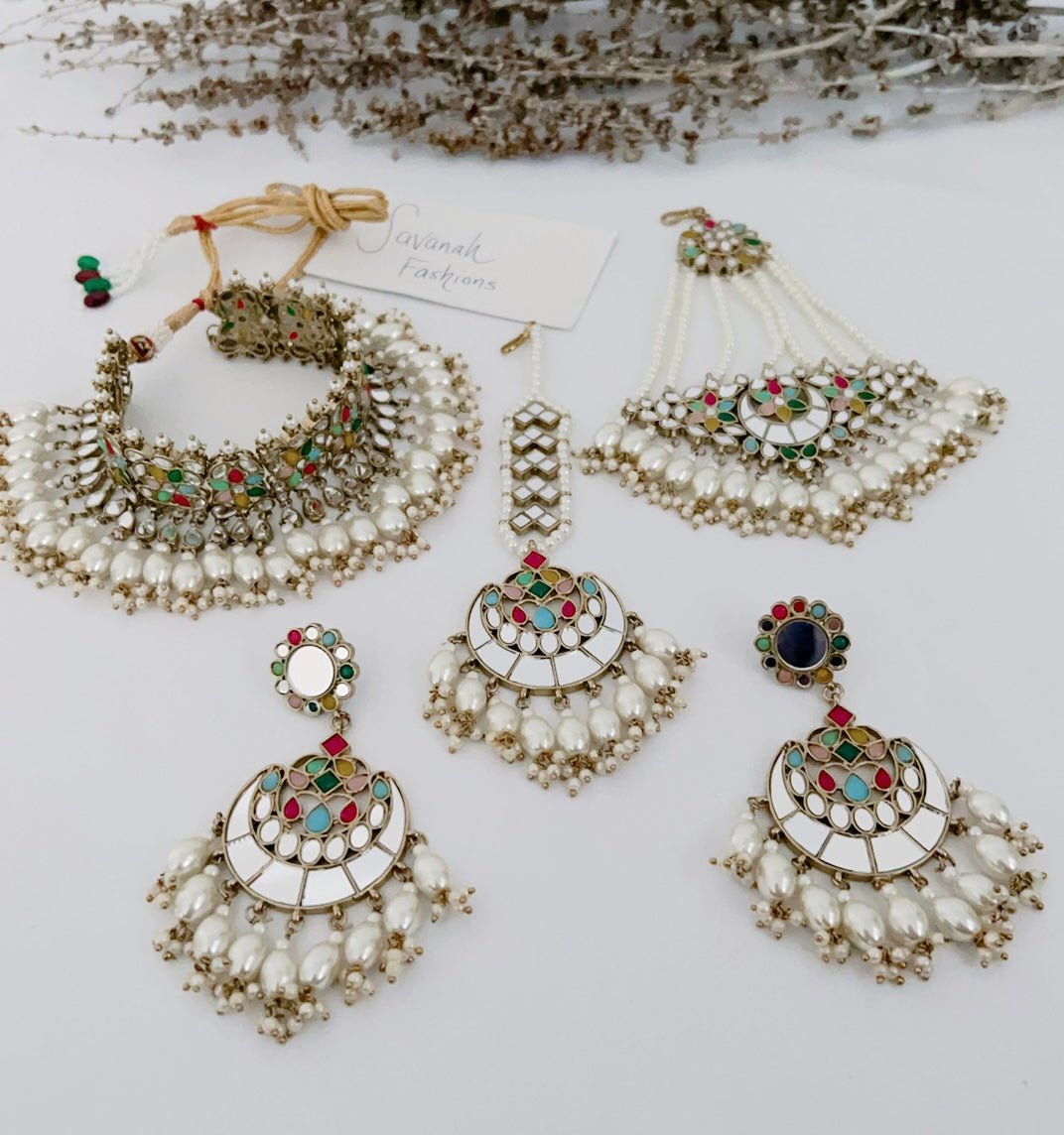 Yashi Necklace Set