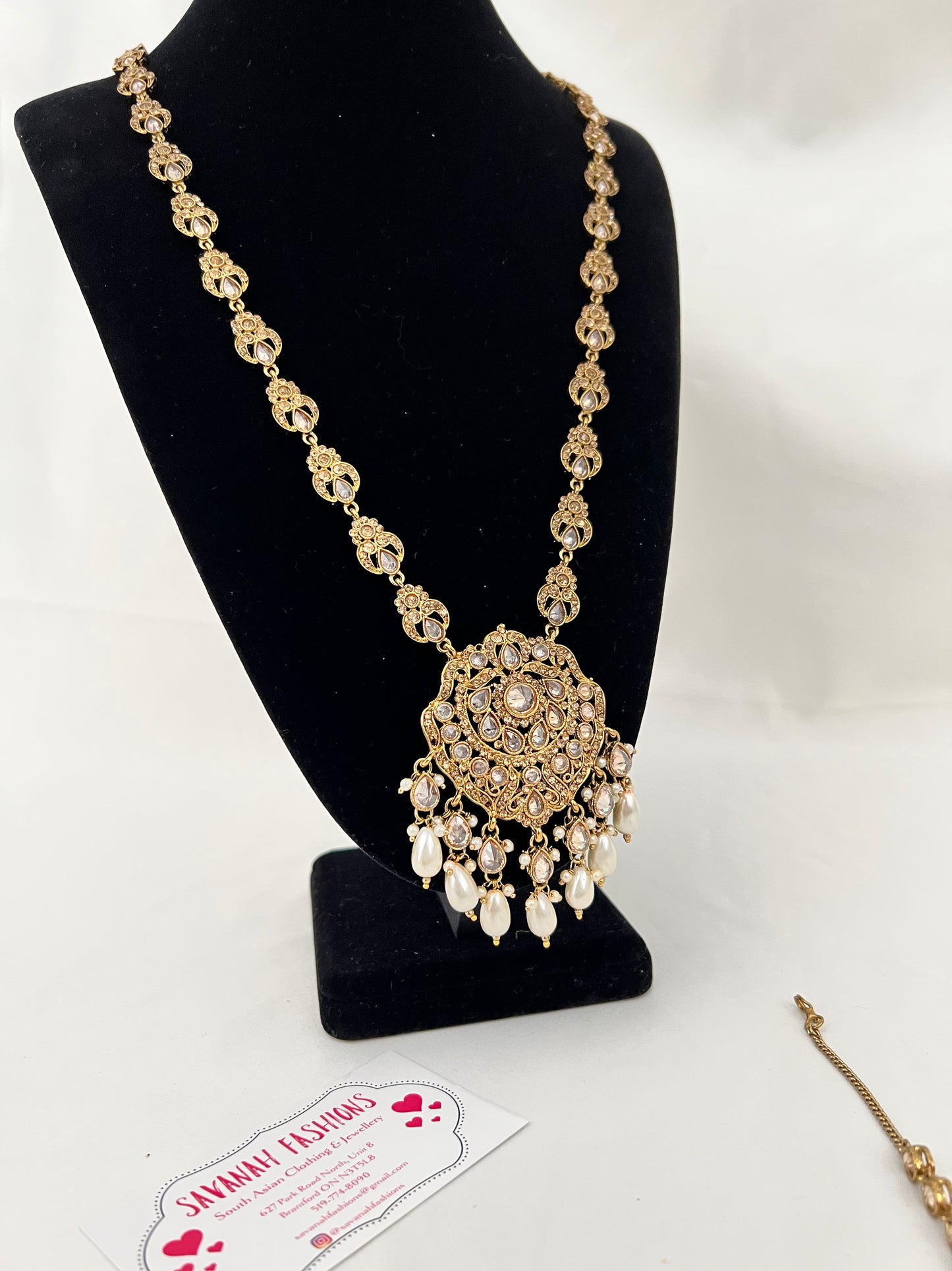 Vanalika Necklace Set
