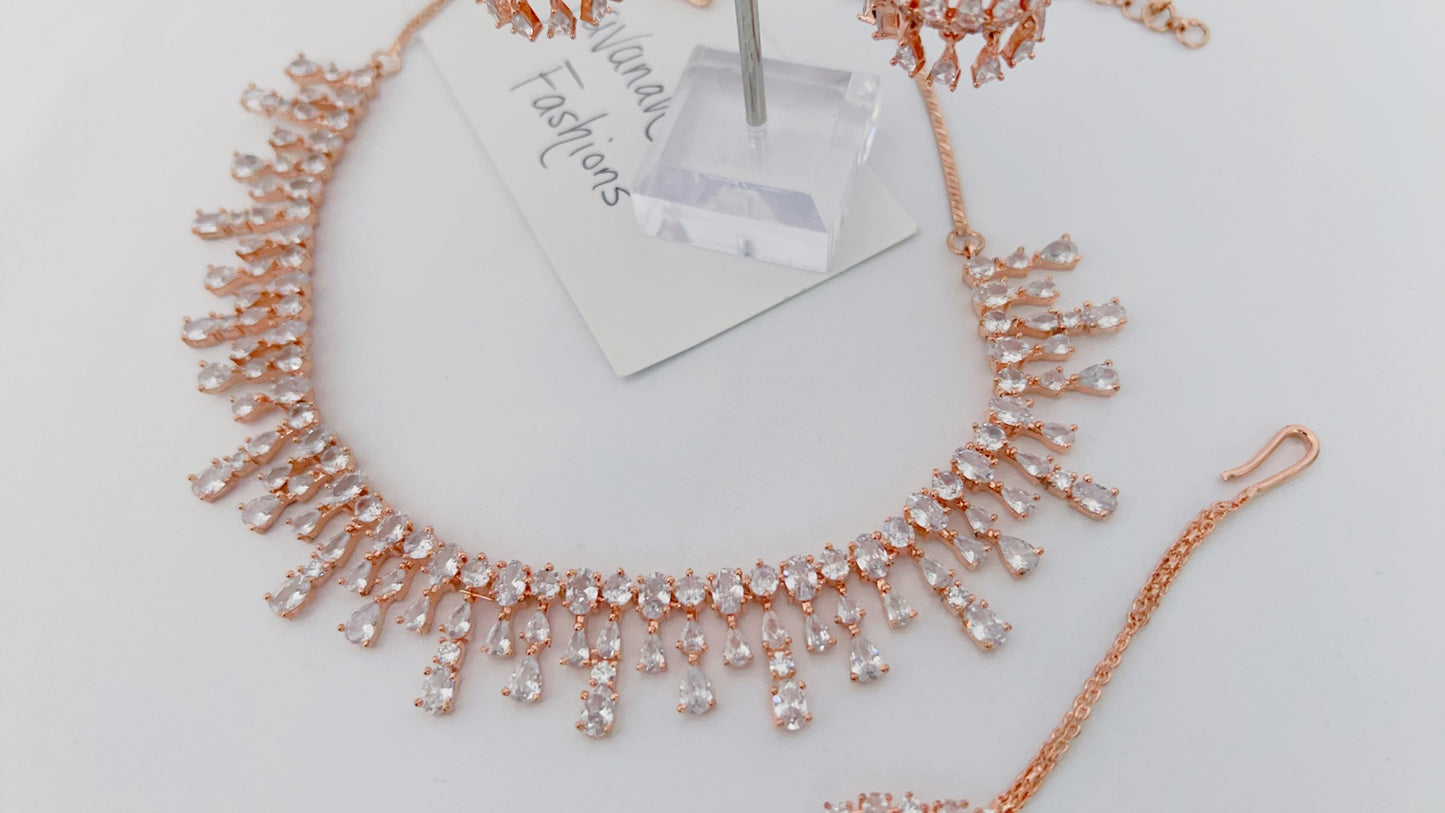 Sary Necklace Set