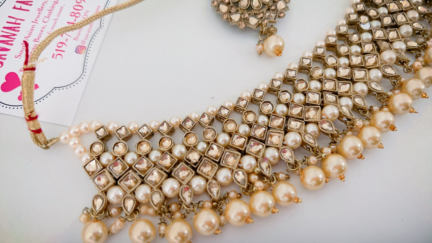 Tiah Necklace Set
