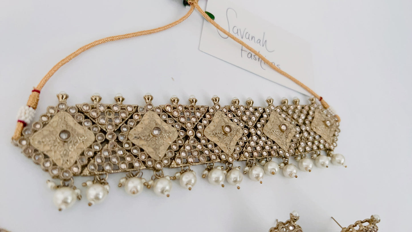 Urvisha Necklace Set
