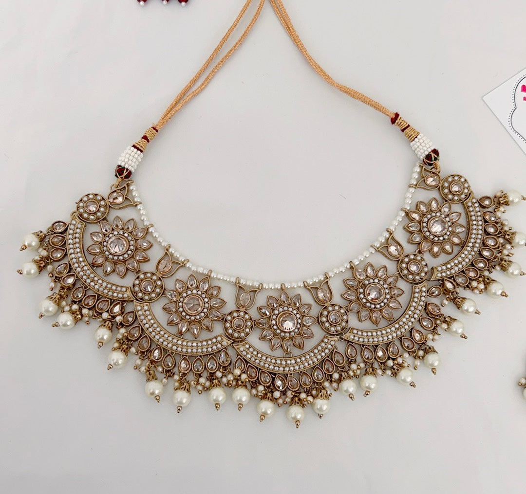Neoma Necklace Set