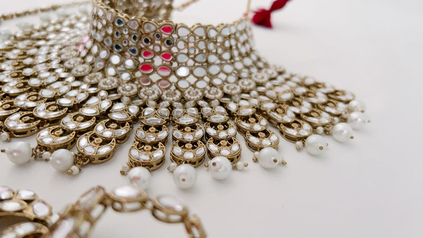 Ashi Necklace Set