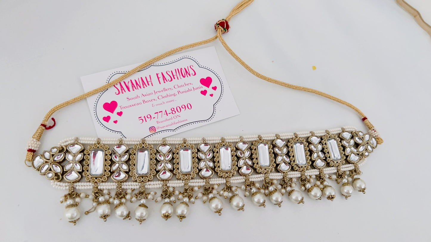 Tanuja Necklace Set