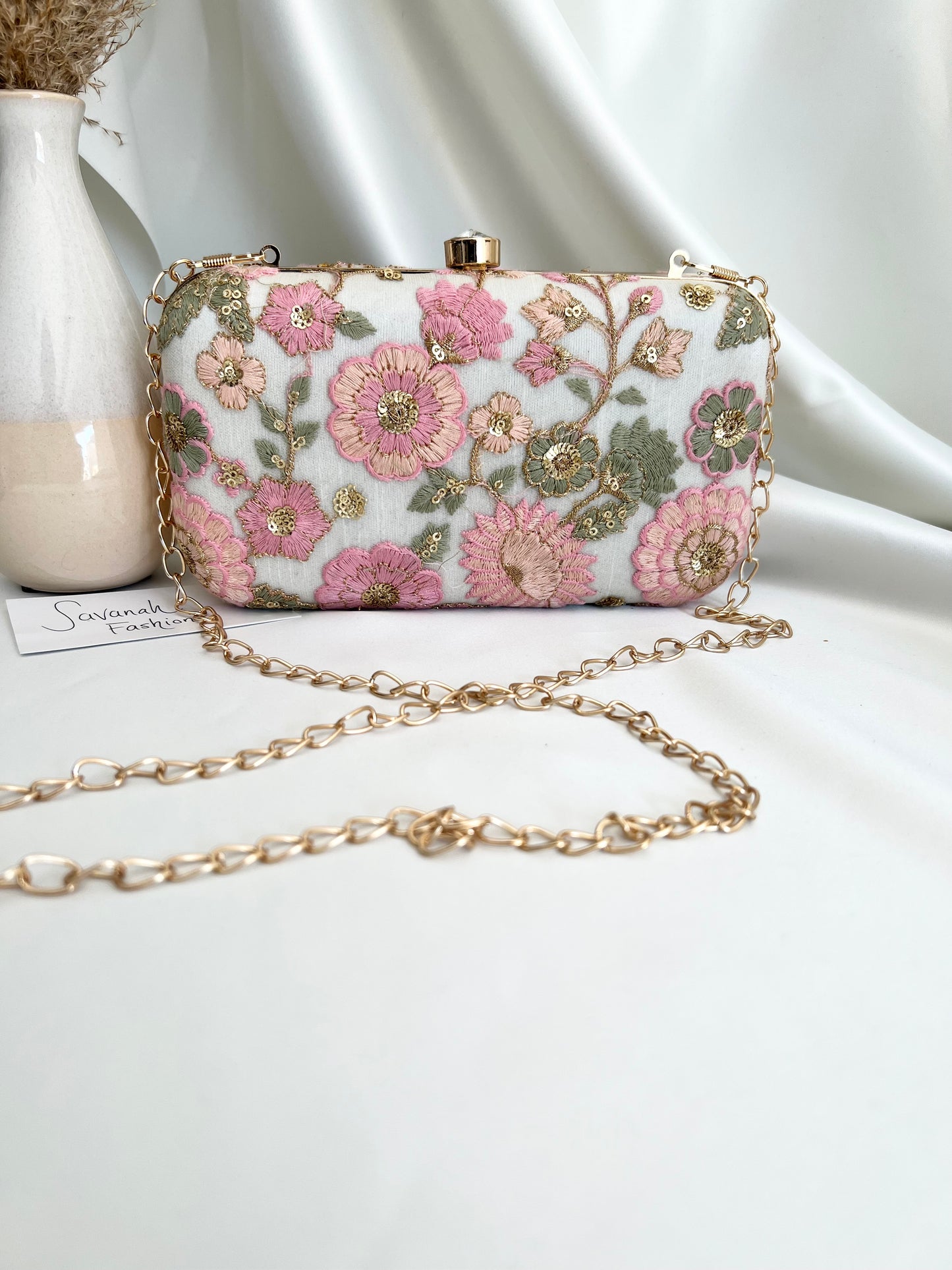 Neeru Clutch