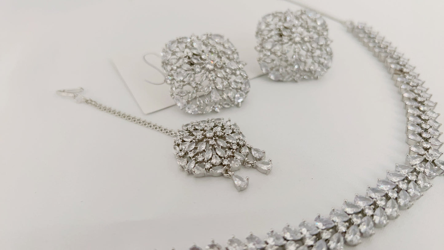 Jiah Necklace Set