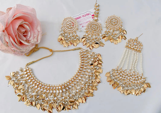 Helyn Necklace Set