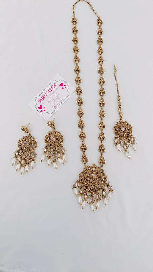 Vanalika Necklace Set