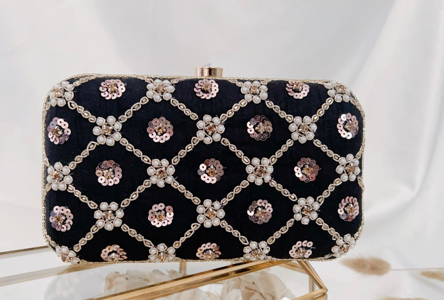 Majajan Clutch