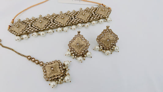 Urvisha Necklace Set