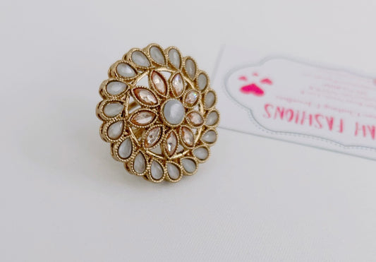 Erinna Ring