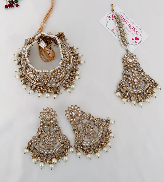 Neoma Necklace Set