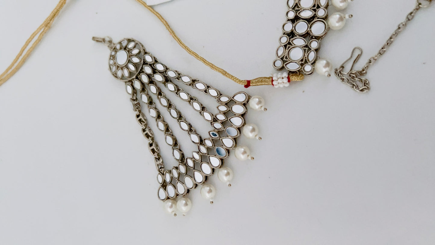 Natheena Necklace Set